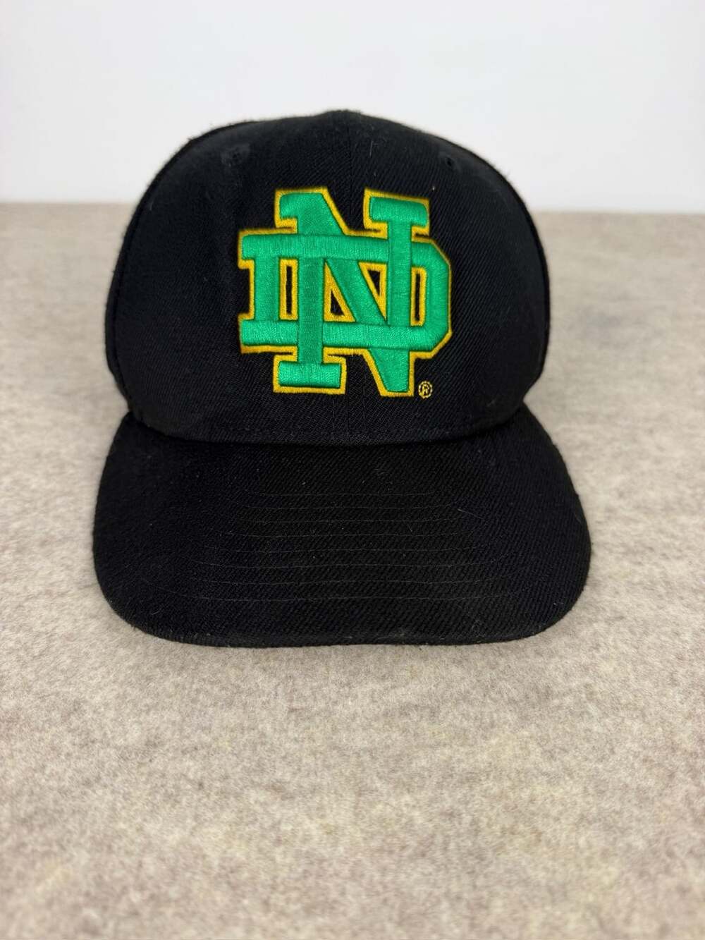 New Era Notre Dame Fighting Irish 59FIFTY Fitted Hat Size 7 1/2 Black